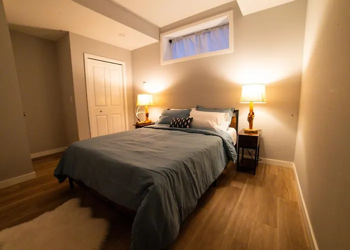 Kid & Pet Friendly Walkout Bsmt 90 Mins To Banff And 30 Mins To Downtown Calgary