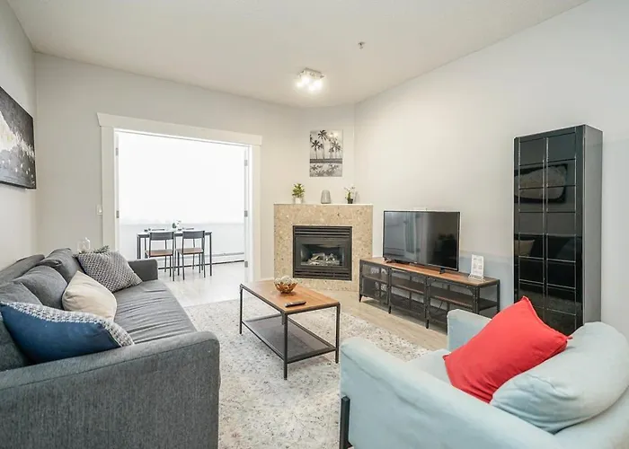 New Cozy 2 Bedrooms Condo W Parking