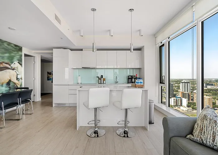 Ultimate Downtown Retreat- 35Th Fl W Stunning Rocky Mountain & Dt Skyline Views! Near Stampede, Saddledome, Bmo Centre! Free Banff Pass, Wine, & Parking!