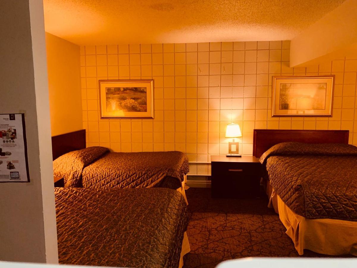 Motel Red Carpet &