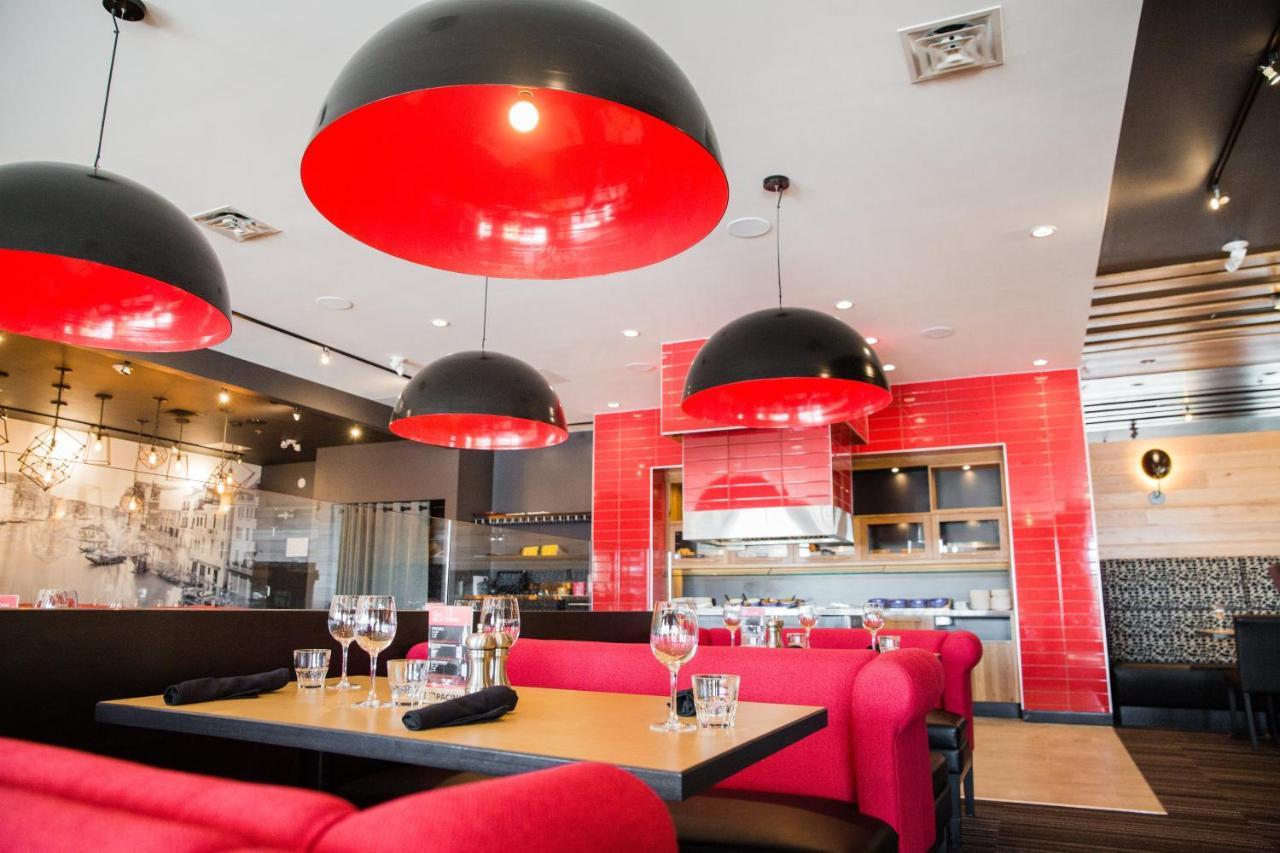 Holiday Inn Hotel & Suites Calgary South - Conference Ctr By Ihg Calgary