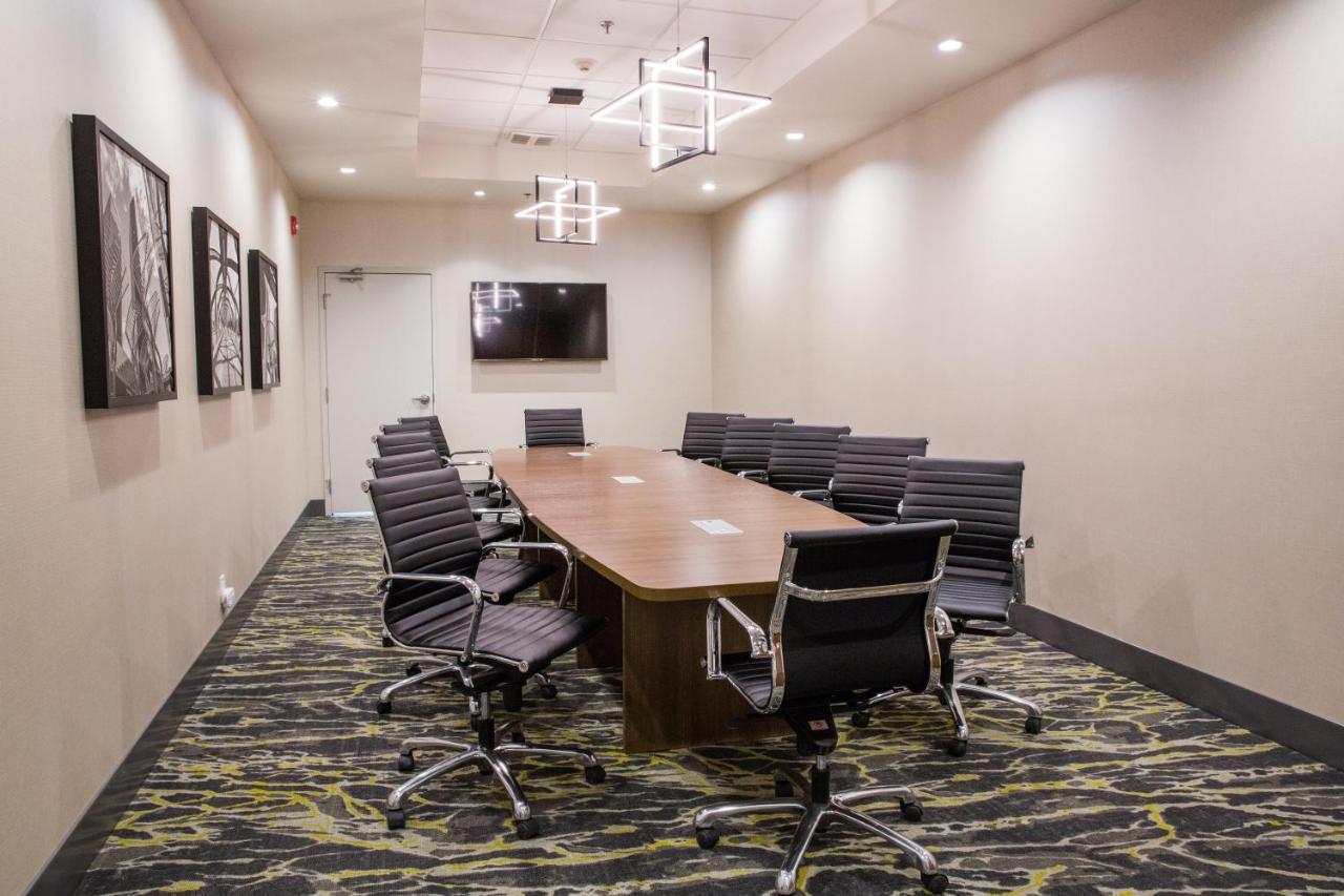 Holiday Inn Hotel & Suites Calgary South - Conference Ctr By Ihg