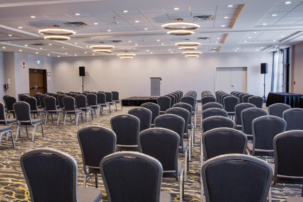 Hotel Holiday Inn Hotel & Suites Calgary South - Conference Ctr By Ihg 3*