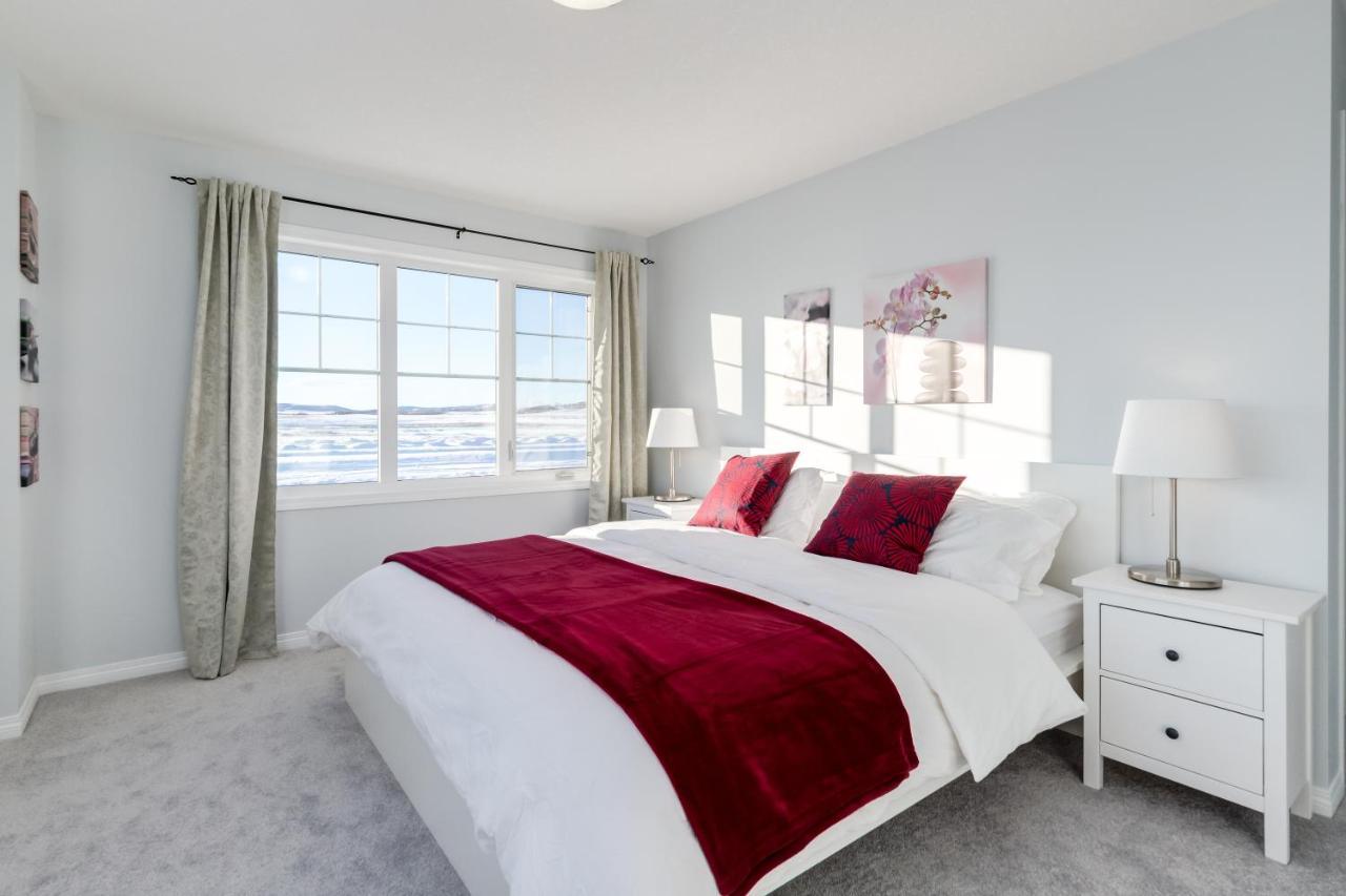 Holiday home New With Ac, Patio And Netflix Calgary