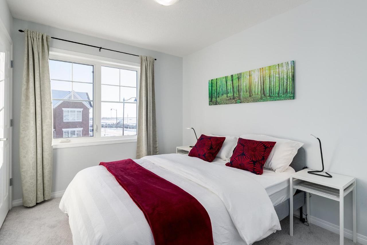 New With Ac, Patio And Netflix * Calgary
