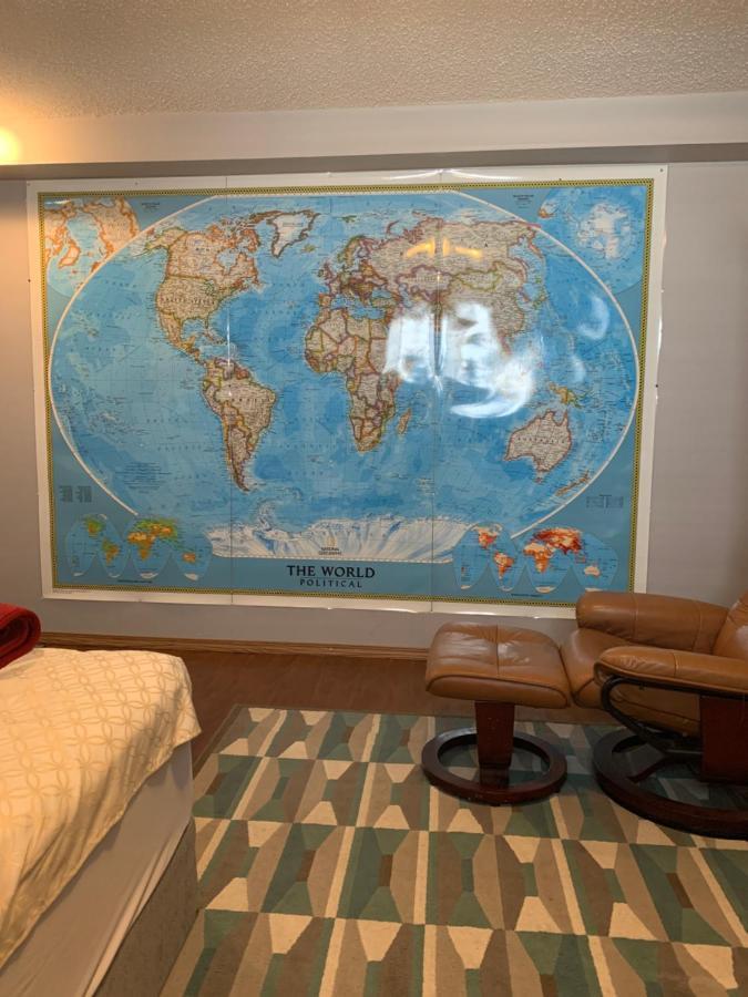 Homestay Small Private Basement With Own Bathroom And Share Laundry Calgary