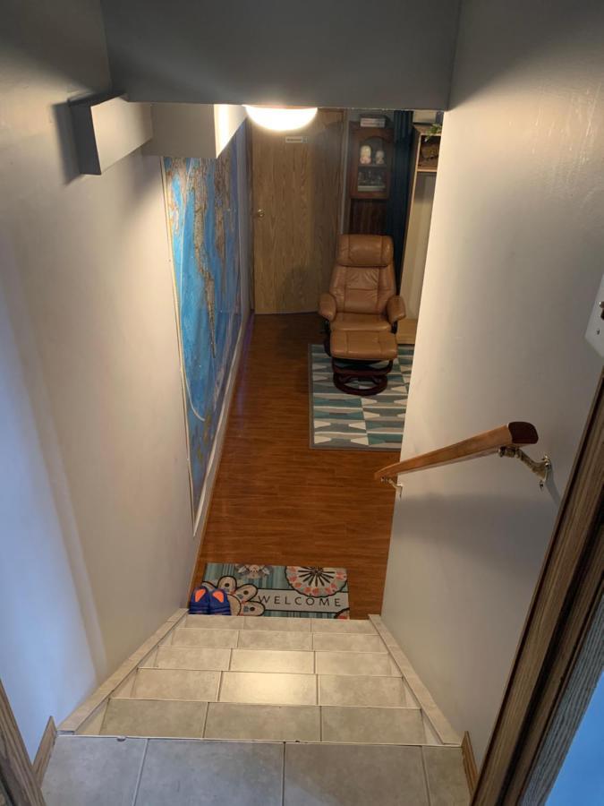 Small Private Basement With Own Bathroom And Share Laundry Homestay