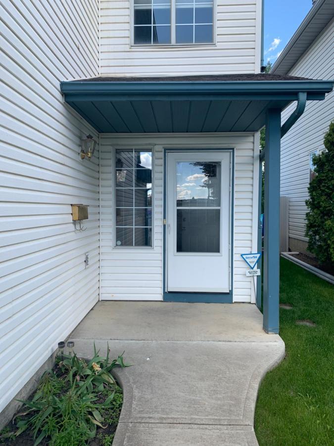 Homestay Small Private Basement With Own Bathroom And Share Laundry