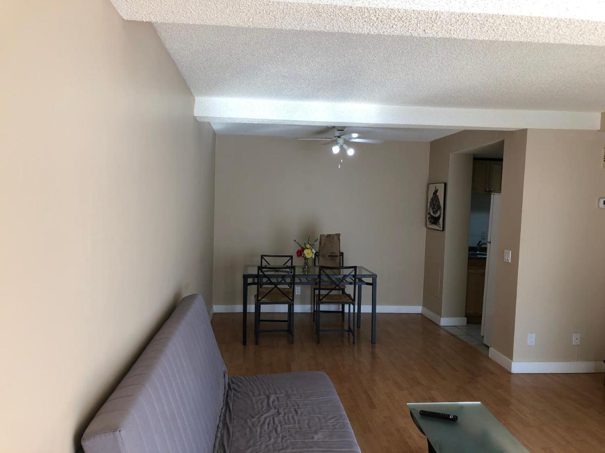 Cozy 2 Bedroom Townhouse With Large Den