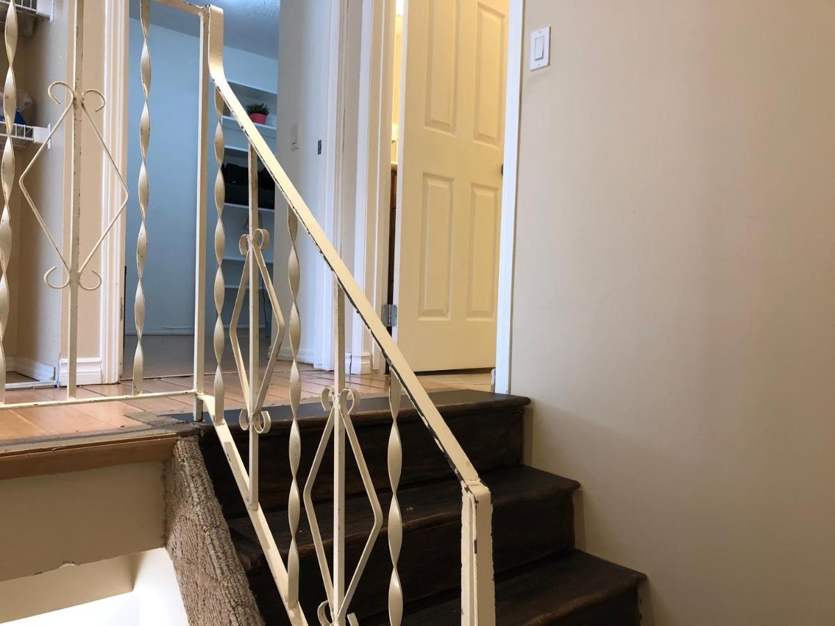Cozy 2 Bedroom Townhouse With Large Den Apartment