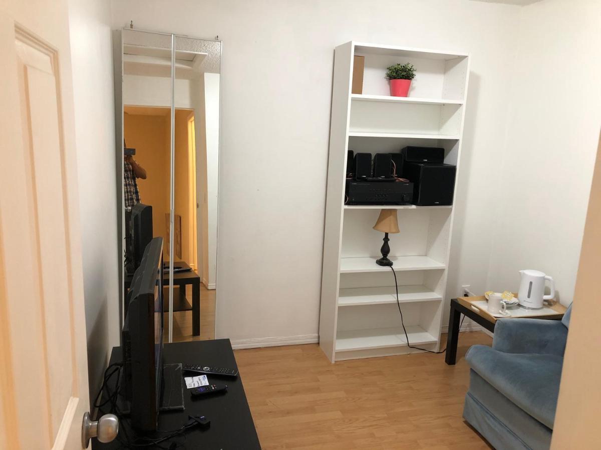 Cozy 2 Bedroom Townhouse With Large Den Calgary