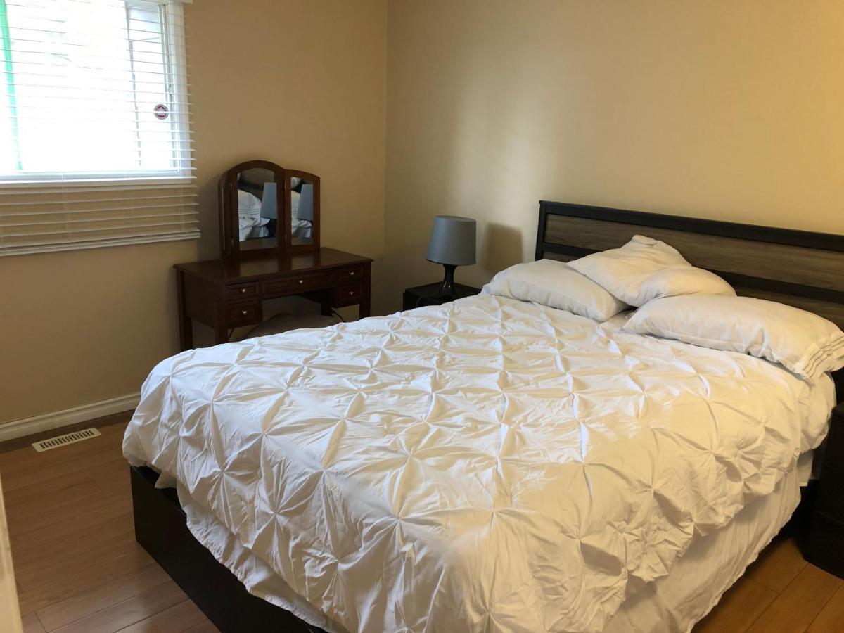 Apartment Cozy 2 Bedroom Townhouse With Large Den