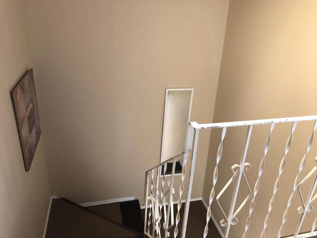 Cozy 2 Bedroom Townhouse With Large Den *