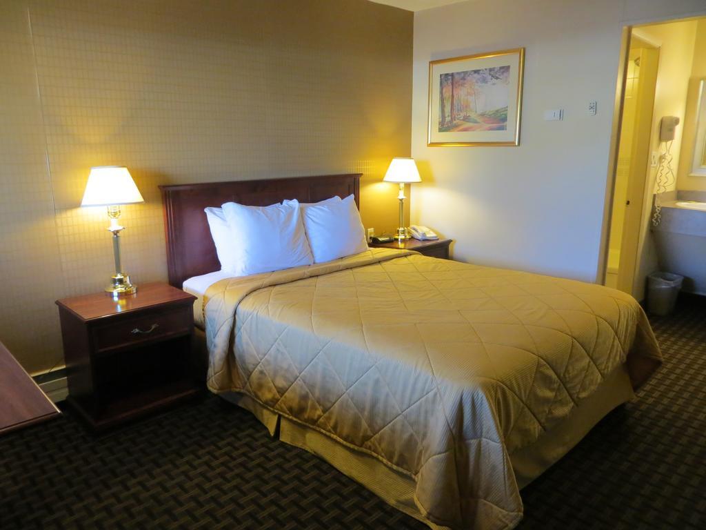Super 8 Village Hotel Calgary
