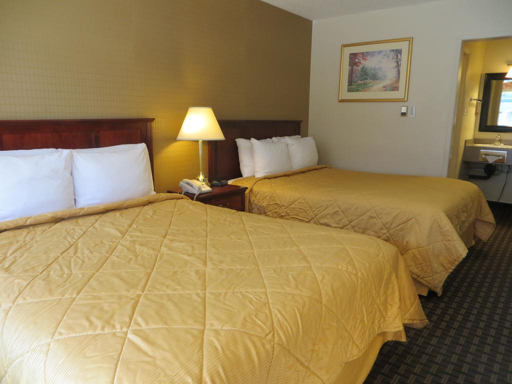Hotel Super 8 Village Calgary