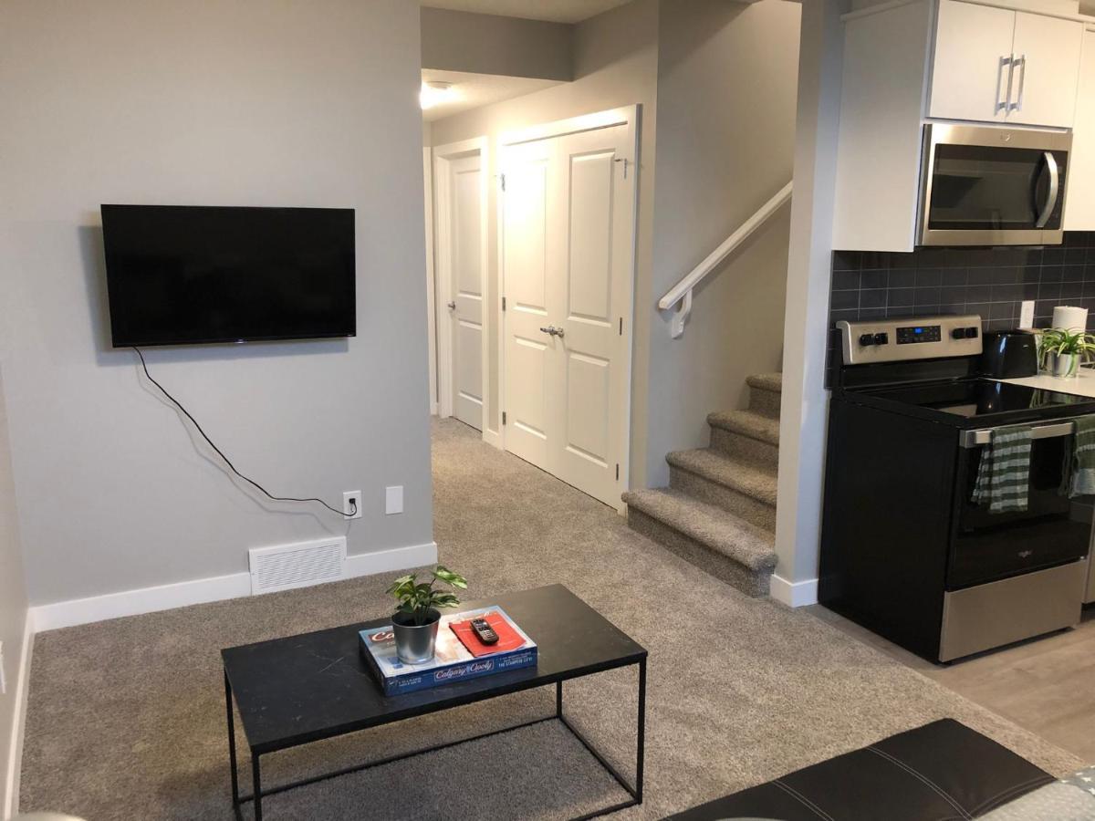 Apartment Close To Airport Yyc, Crossiron Mall Away From Lower Level Unit *