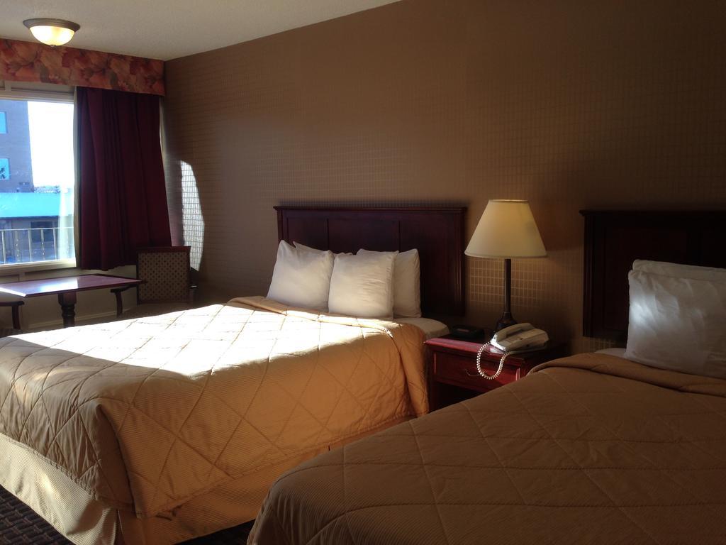 Super 8 Village Hotel 2*