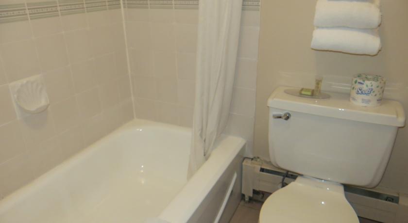Super 8 Village 2*