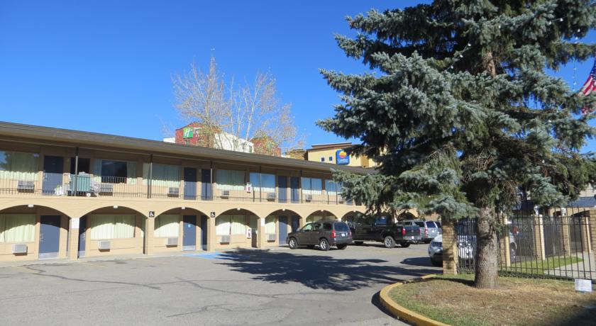 Hotel Super 8 Village 2*