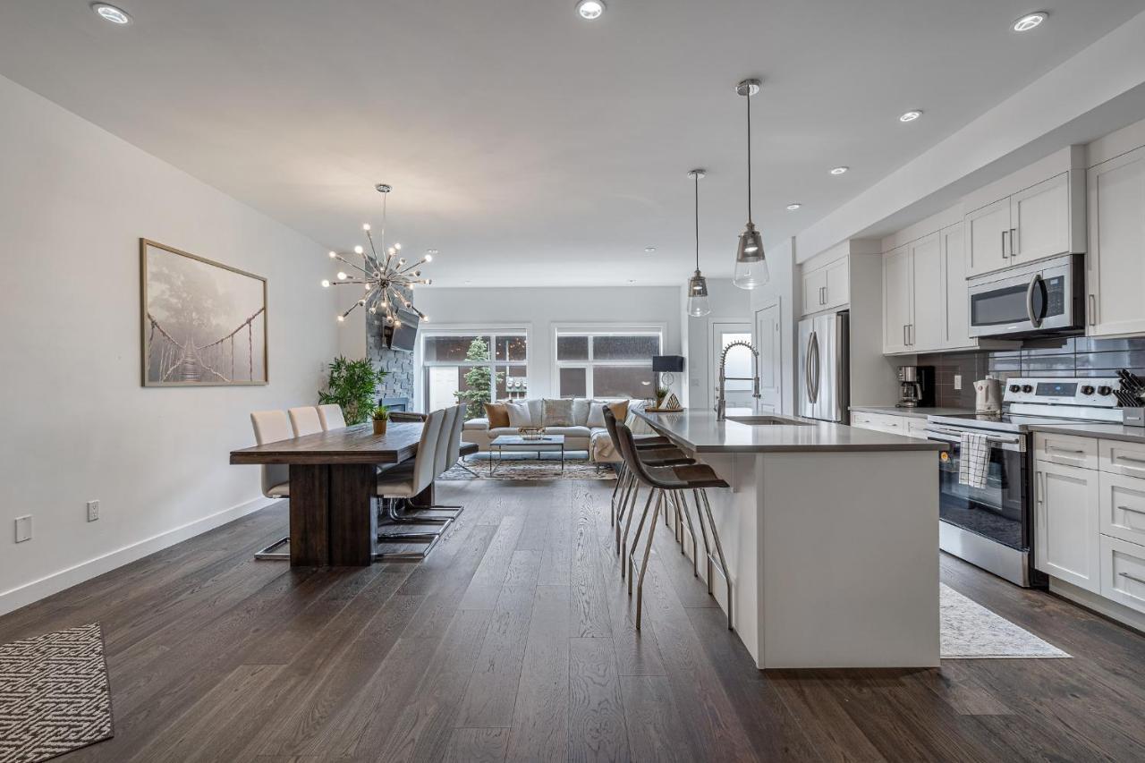 Holiday home Contemporary Luxury 4 Bedroom House Near Downtown *