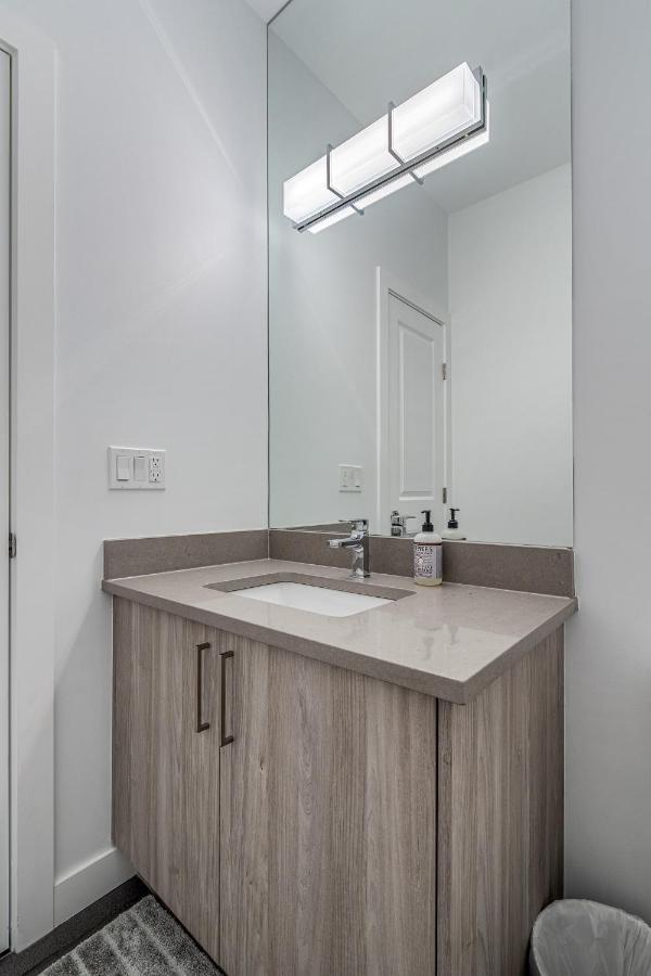 Holiday home Contemporary Luxury 4 Bedroom House Near Downtown