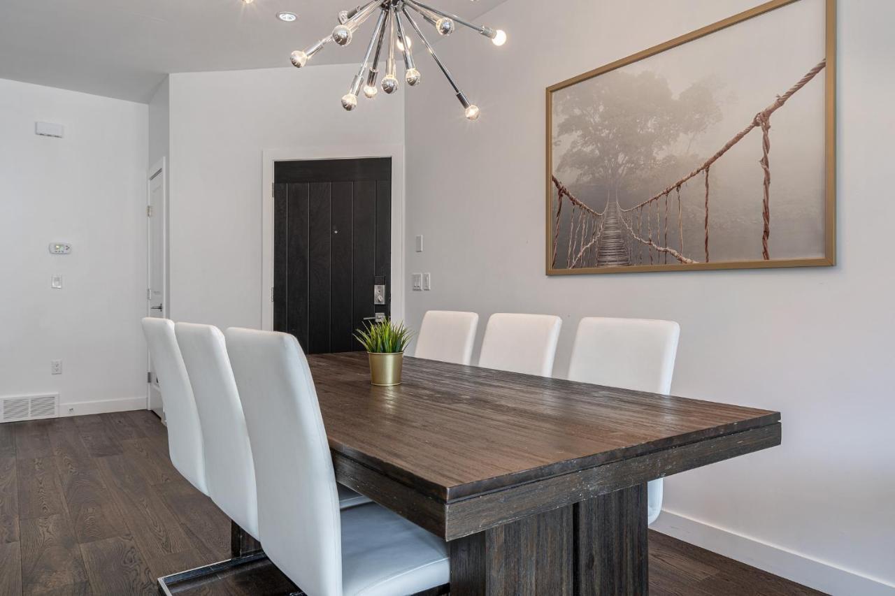 Holiday home Contemporary Luxury 4 Bedroom House Near Downtown *