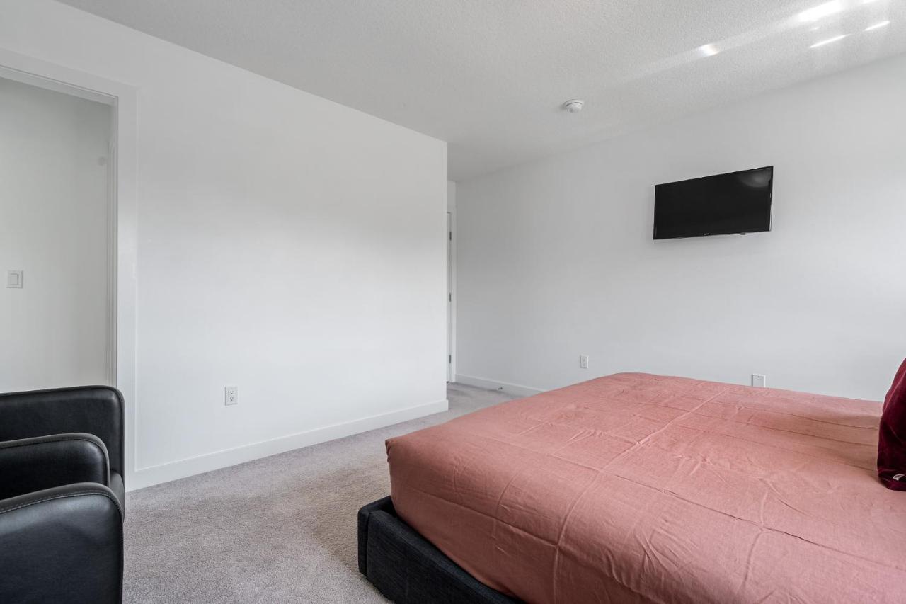 Luxury Spacious Private House Near Centre * Calgary