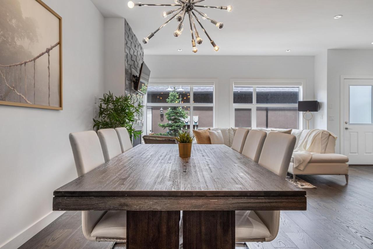Contemporary Luxury 4 Bedroom House Near Downtown *