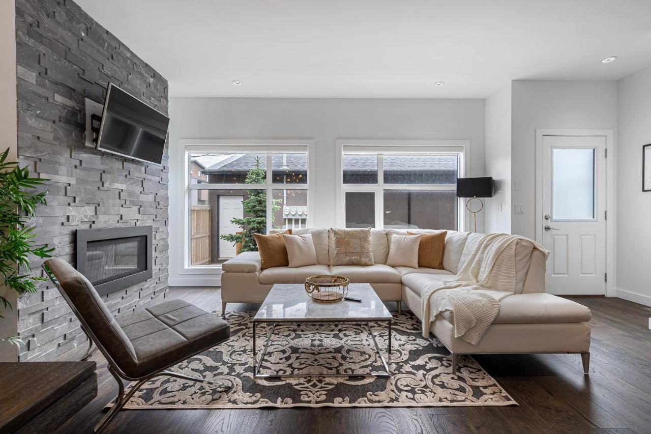 Contemporary Luxury 4 Bedroom House Near Downtown