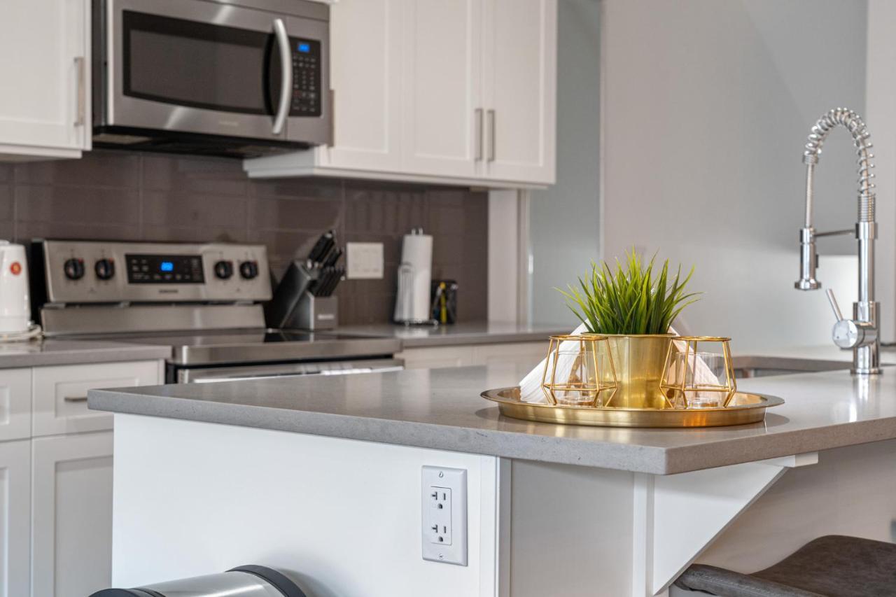 Contemporary Luxury 4 Bedroom House Near Downtown Holiday home
