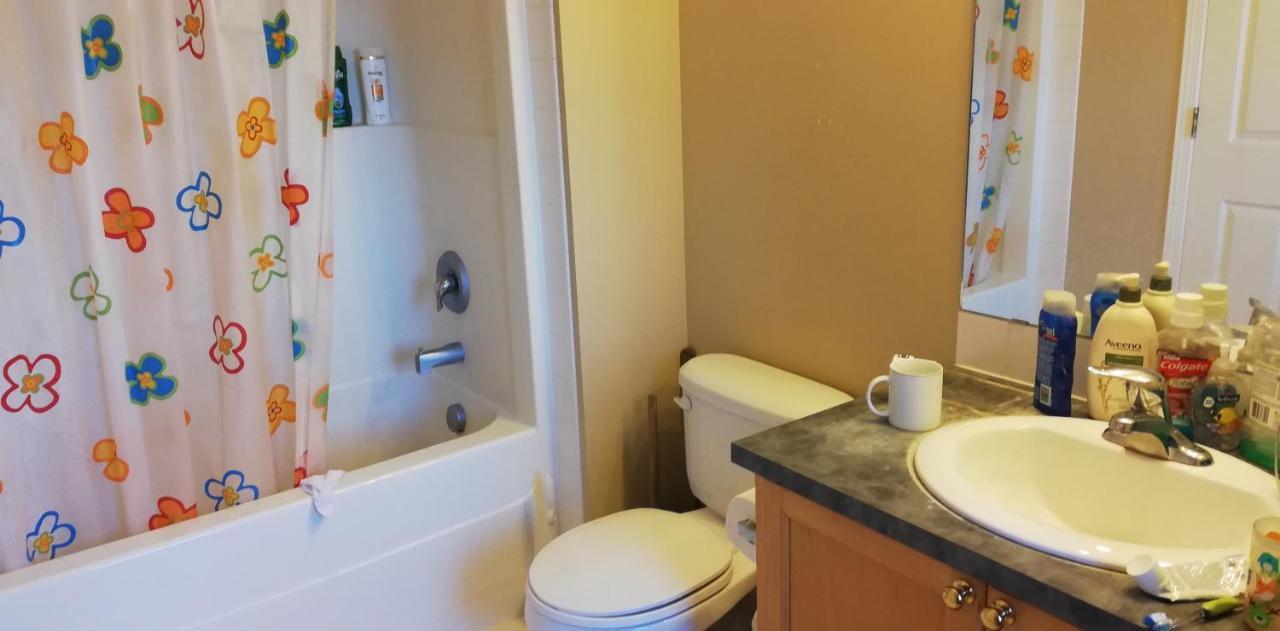 Homestay San Yin Homestay Private Bedroom With Private Washroom Calgary