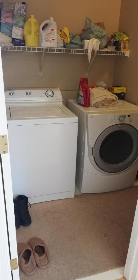 San Yin Homestay Private Bedroom With Private Washroom * Calgary