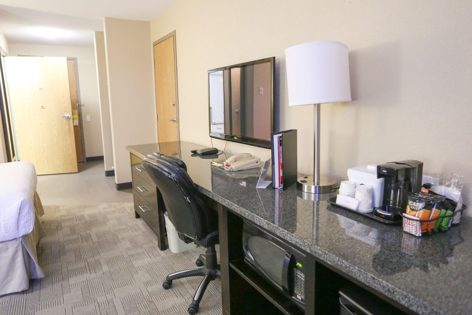 Days By Wyndham Airport 3*