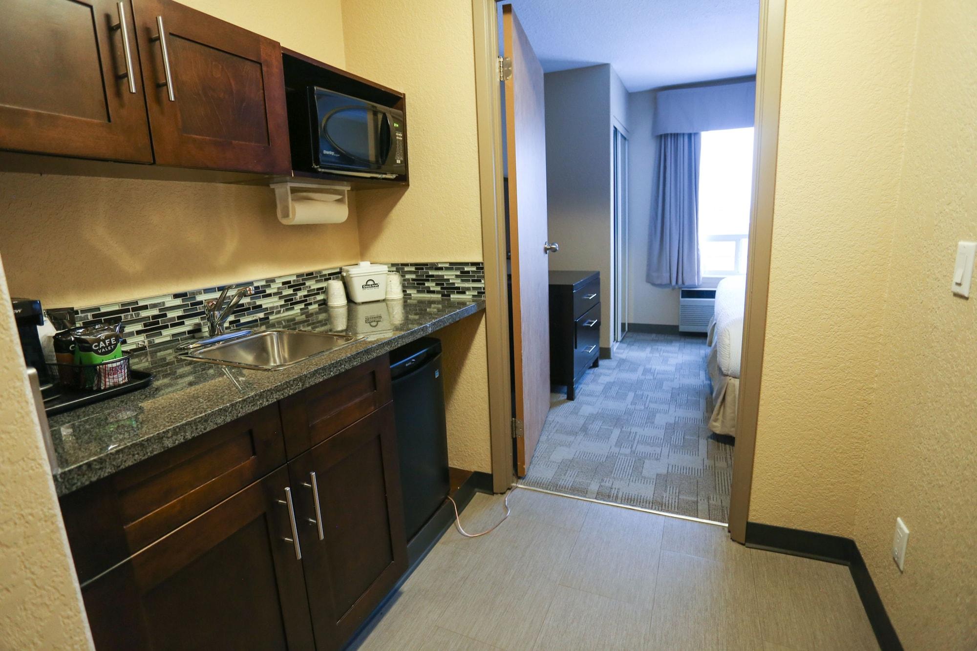 Days By Wyndham Airport Hotel 3*