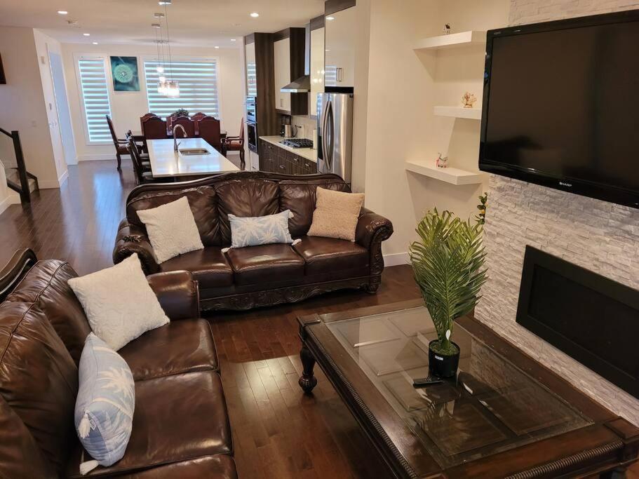 Cheerful 3bedroom With Free Garage Parking *