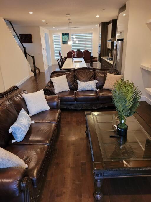 Holiday home Cheerful 3bedroom With Free Garage Parking *