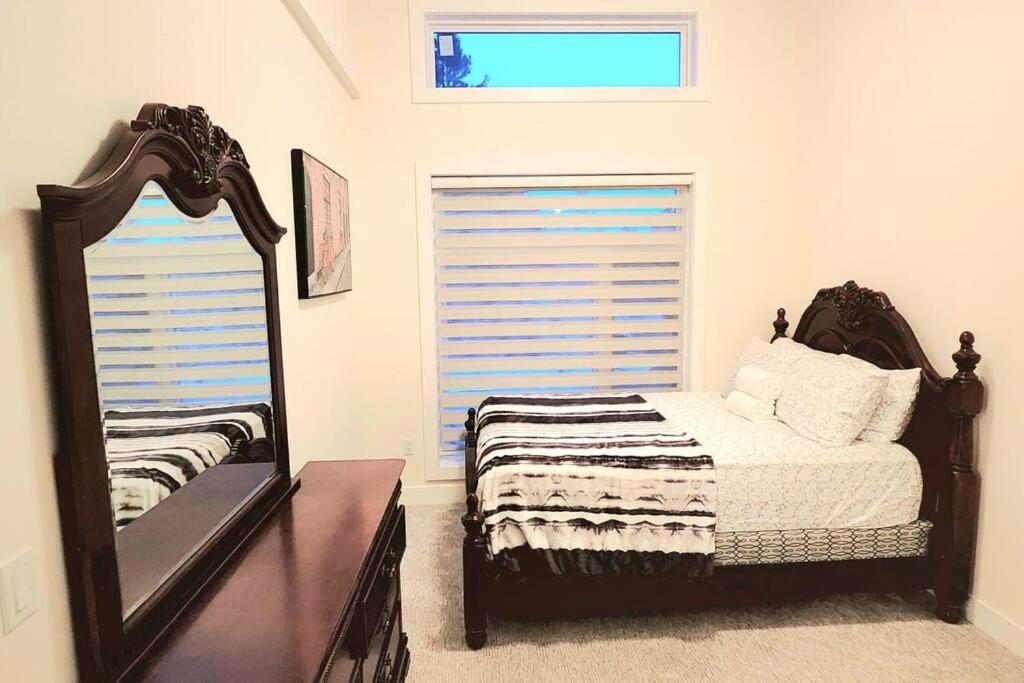 Cheerful 3bedroom With Free Garage Parking * Calgary
