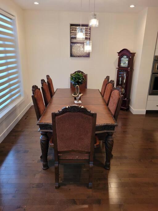Holiday home Cheerful 3bedroom With Free Garage Parking Calgary