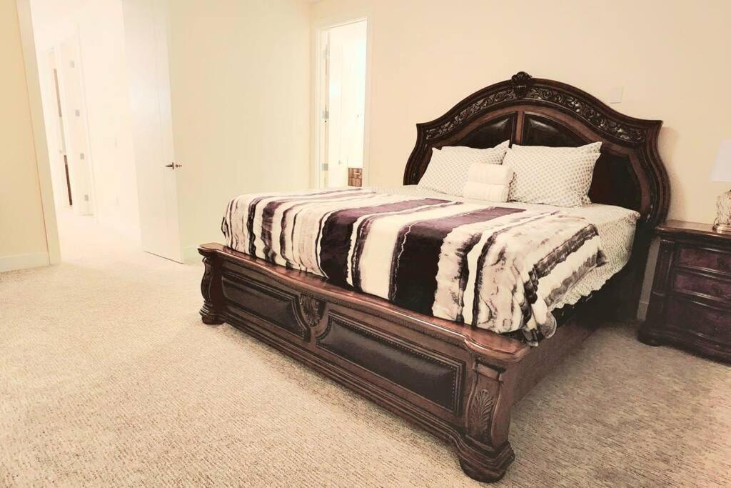 Cheerful 3bedroom With Free Garage Parking Calgary