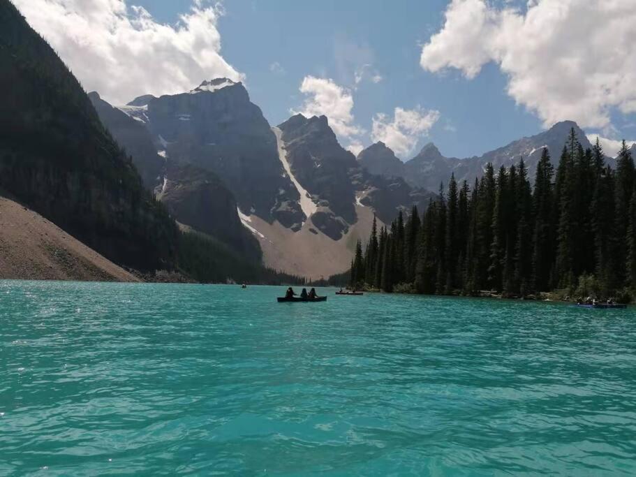 Brand New Entire Guest By Lake Near Calgary