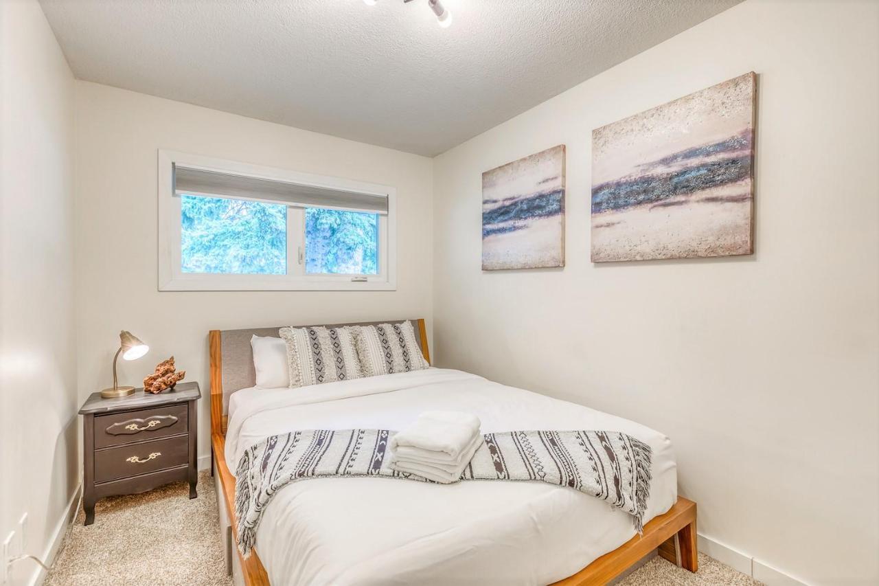 Luxury By North Glenmore Park Holiday home