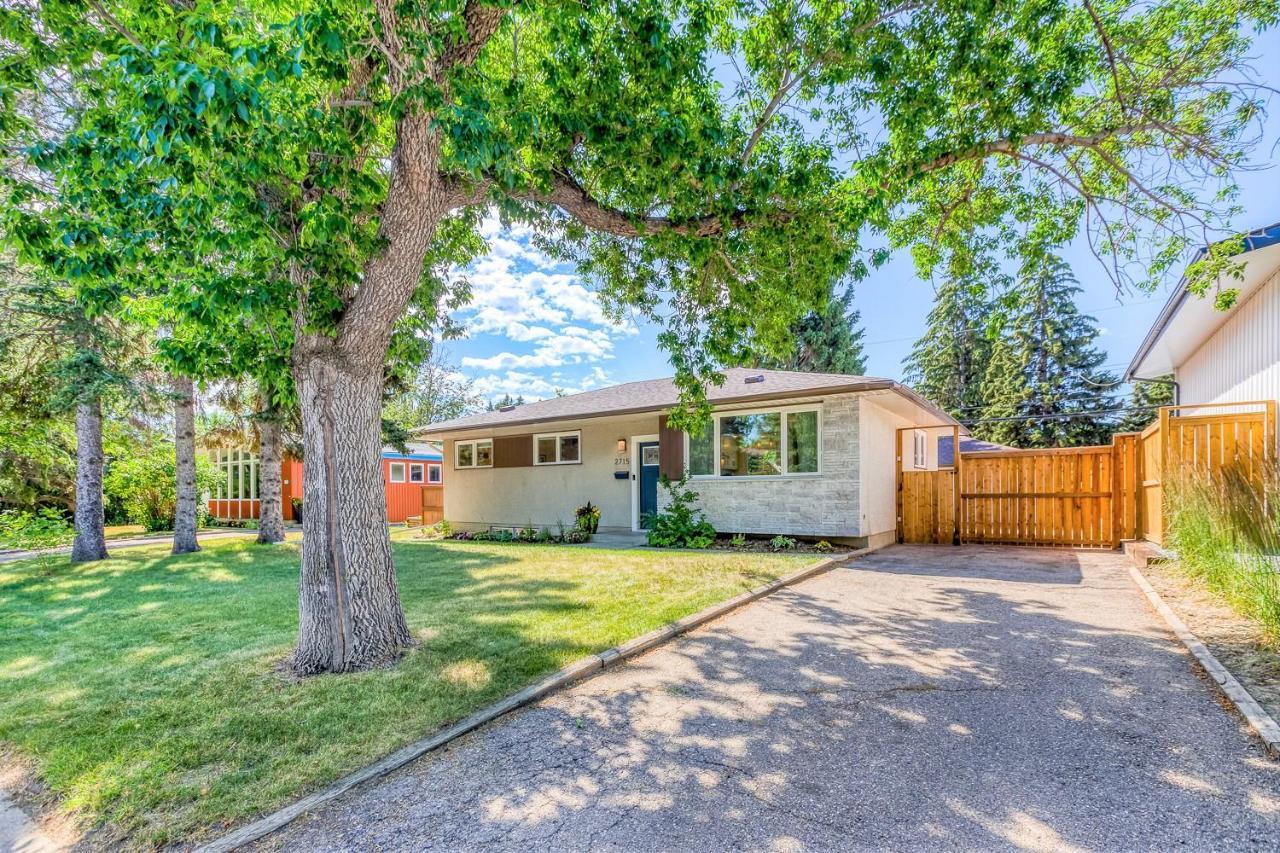 Luxury By North Glenmore Park Holiday home Calgary