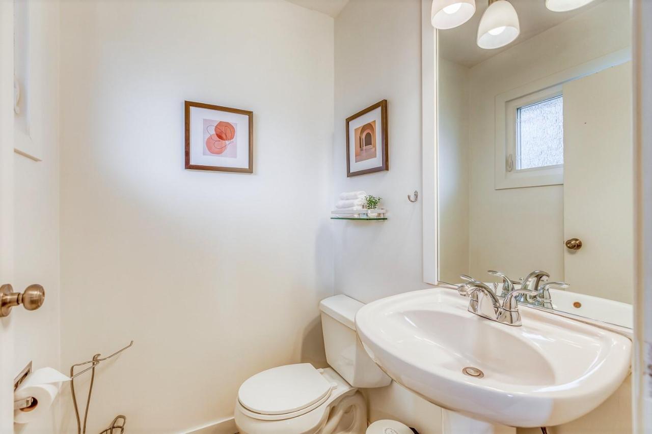 Luxury By North Glenmore Park Holiday home