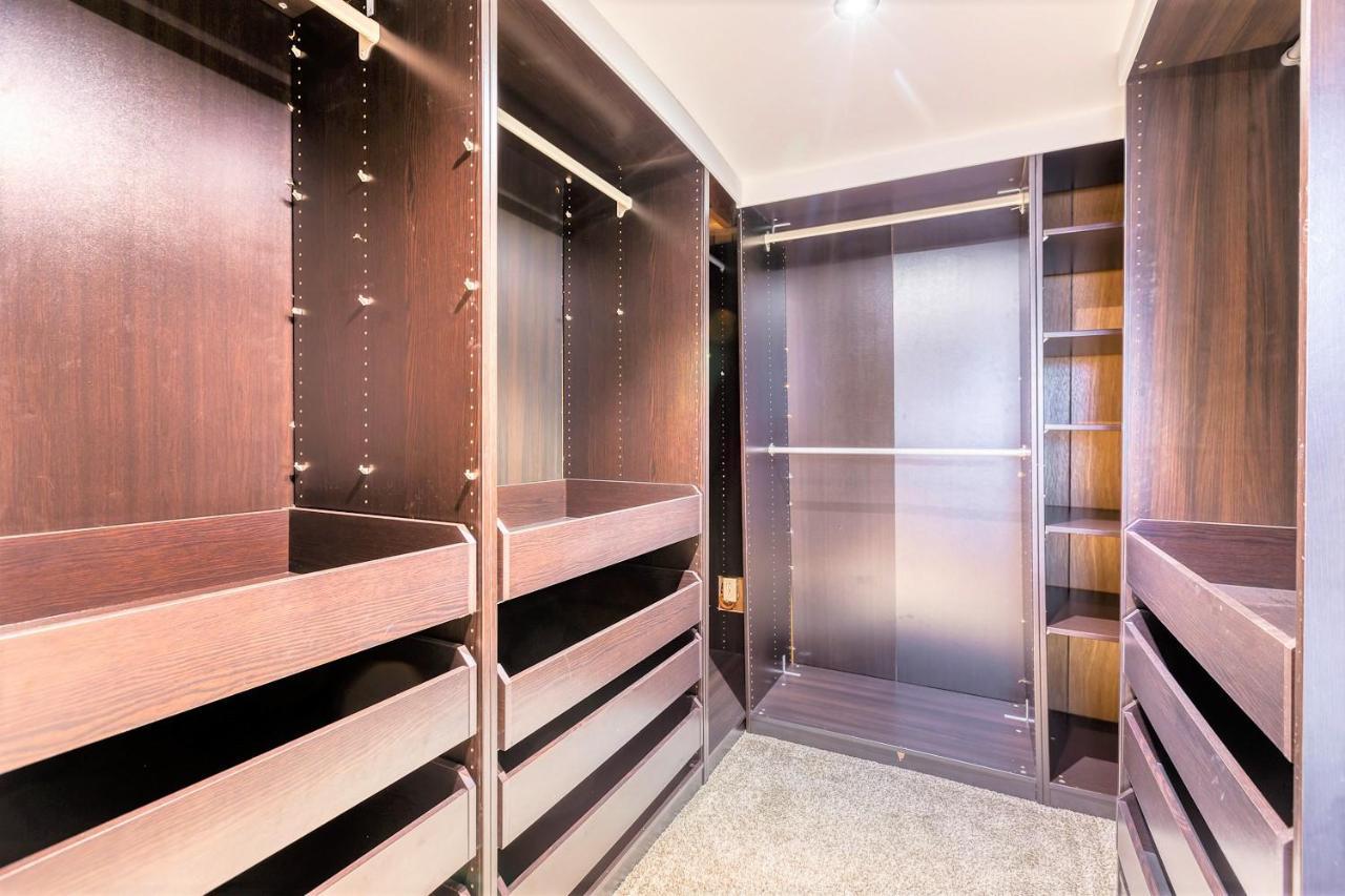 Luxury By North Glenmore Park Holiday home *