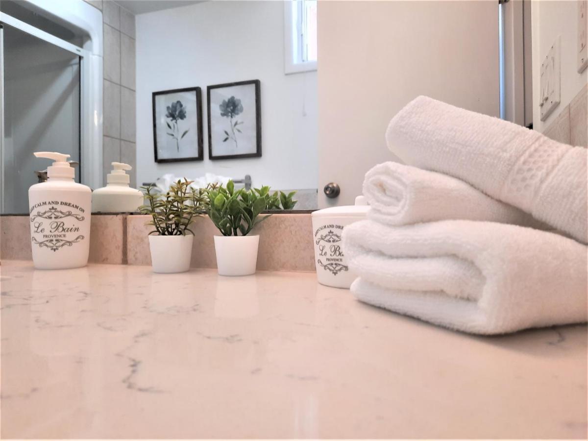 Luxury By North Glenmore Park Holiday home Calgary