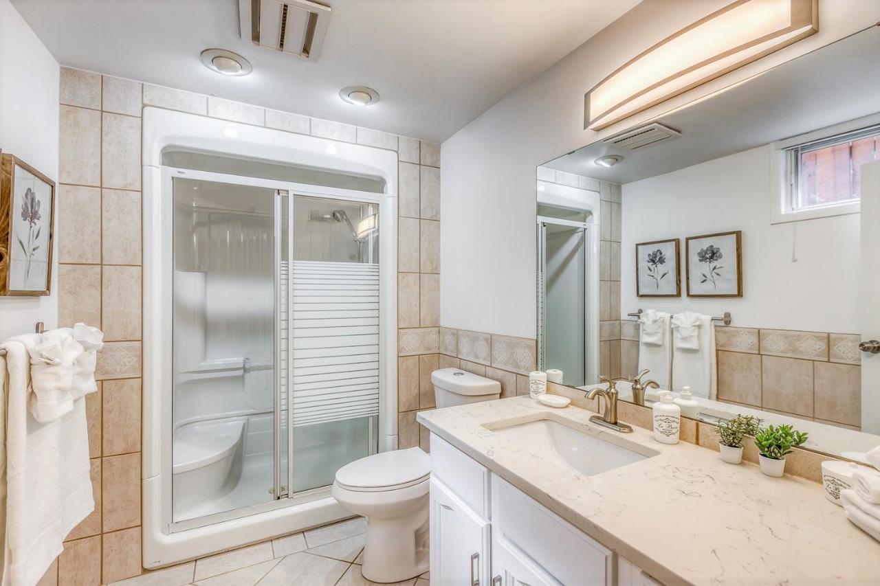 Luxury By North Glenmore Park Calgary