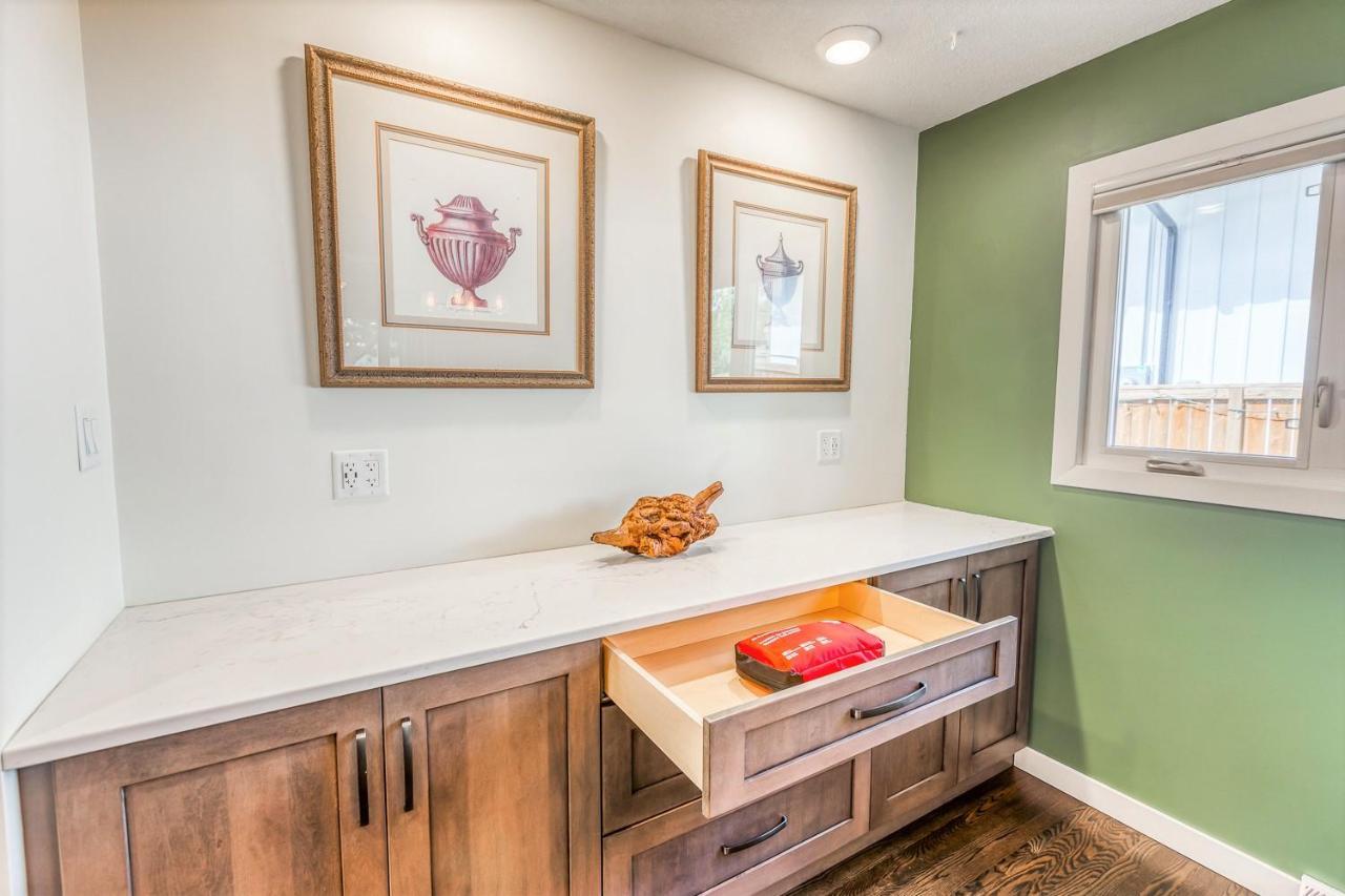 Holiday home Luxury By North Glenmore Park