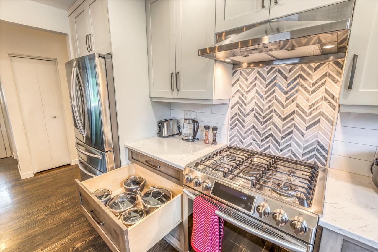 Luxury By North Glenmore Park Holiday home Calgary