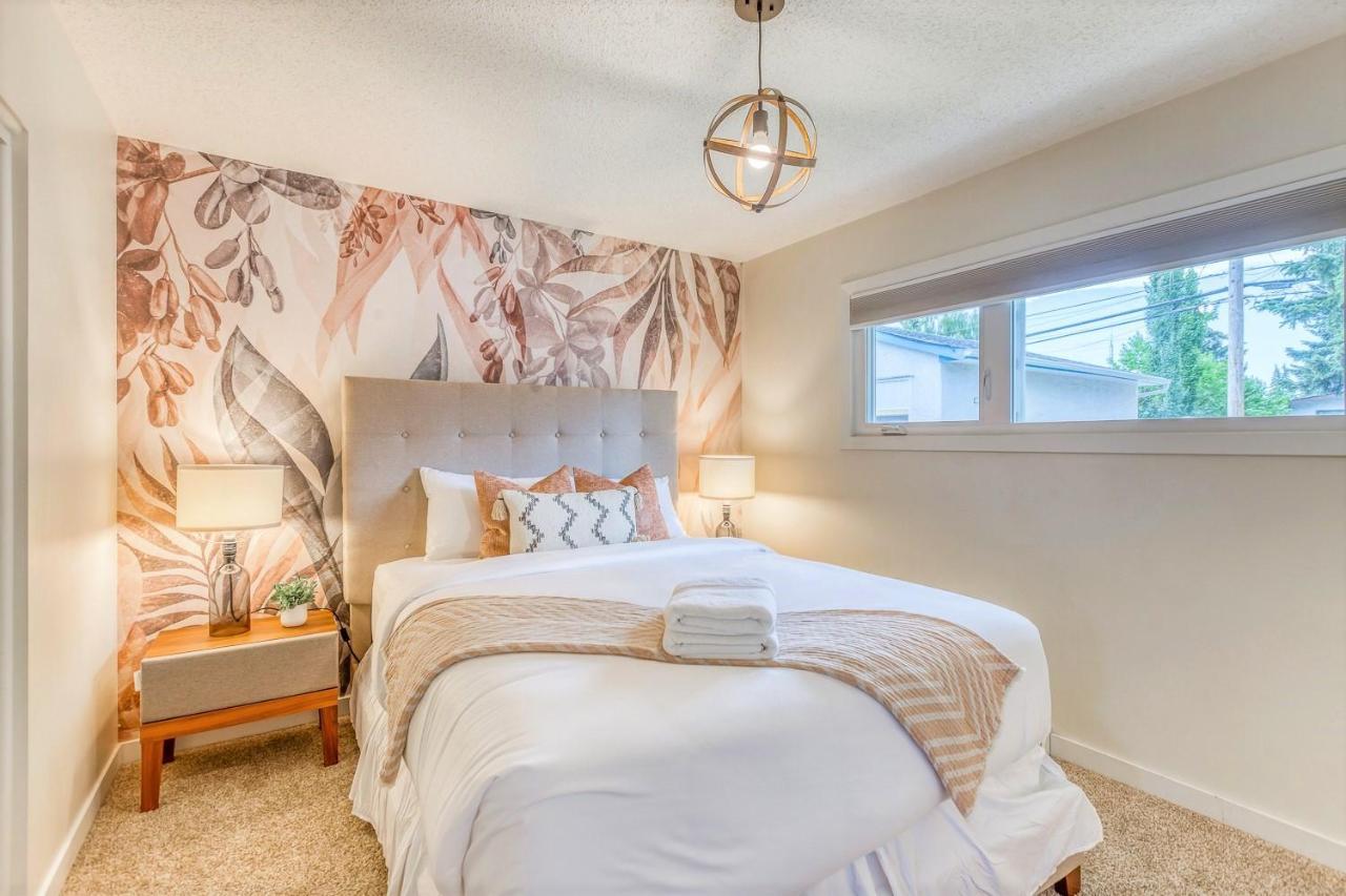 Luxury By North Glenmore Park Holiday home