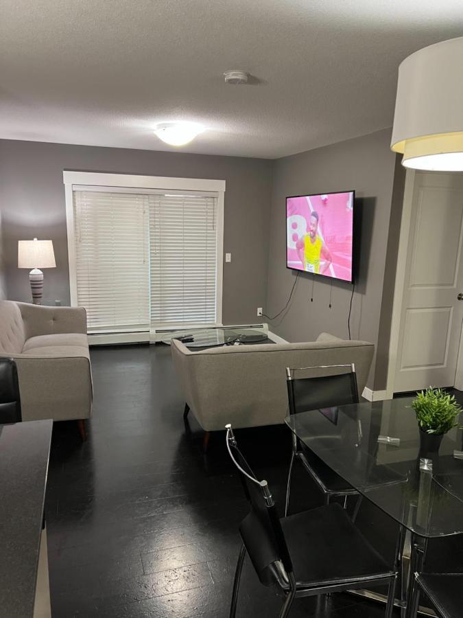 Lovely 2 Bedroom 2 Bathroom Plus Den Apartment Calgary